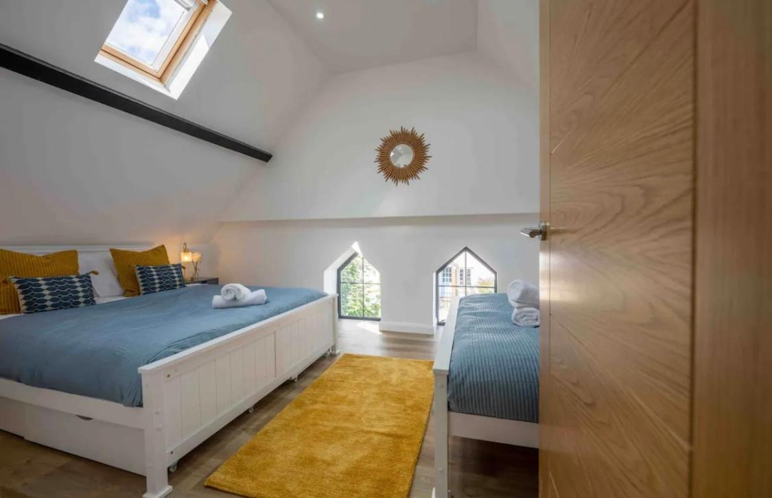 The Old School Sleeps 14 Villa Lymington Esterno foto